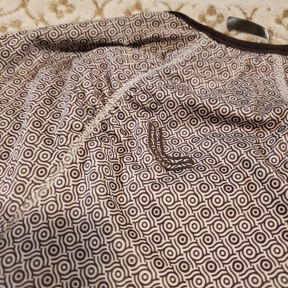 ⬇️ Lole stretch top with ruching at shoulders and thumb holes - Picture 10 of 13